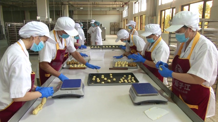 中秋月饼飘香 江夏老字号文创月饼引领食品销售新风尚